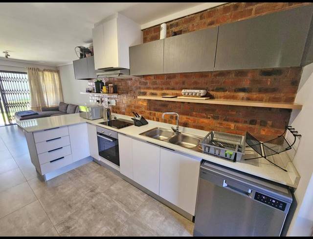 2 BEDROOM APARTMENT FOR SALE IN MENLO PARK